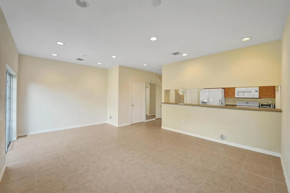 852 NW 9TH STREET Hallandale Beach, FL 33009