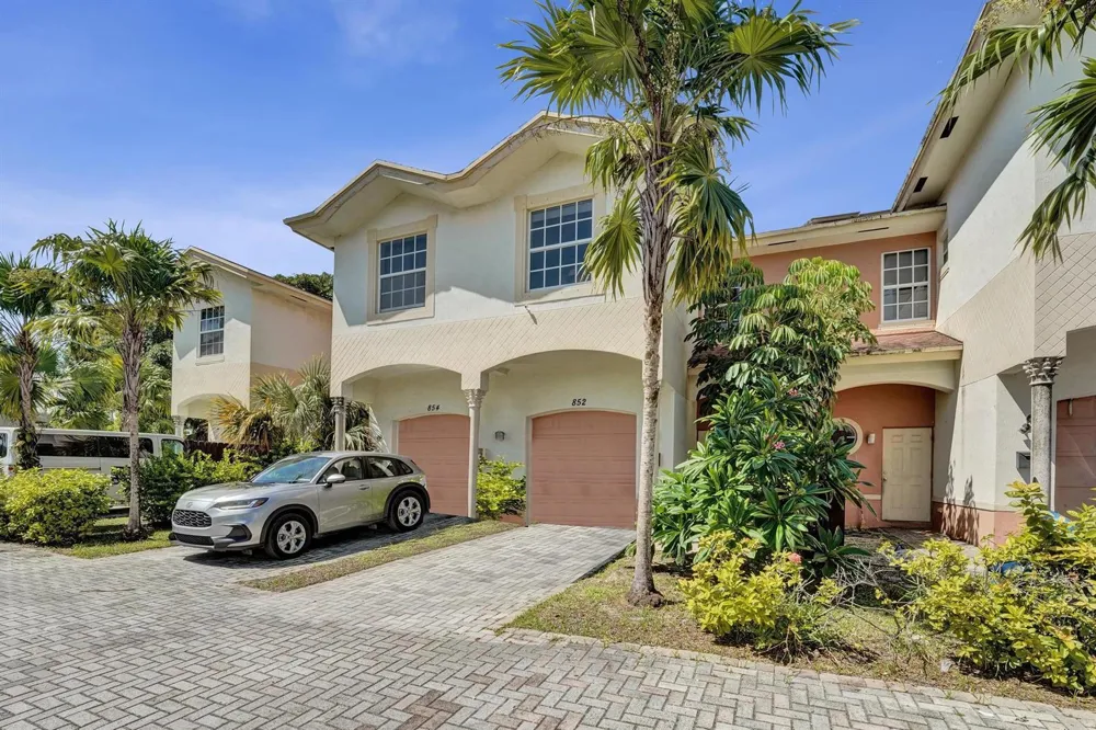 852 NW 9TH STREET Hallandale Beach, FL 33009