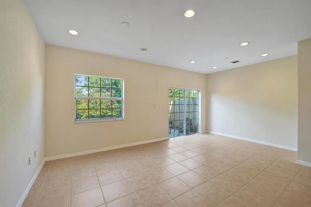 852 NW 9TH STREET Hallandale Beach, FL 33009