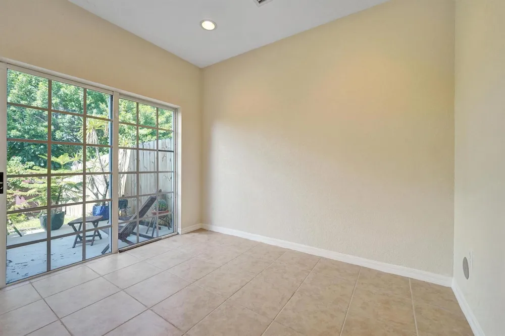 852 NW 9TH STREET Hallandale Beach, FL 33009