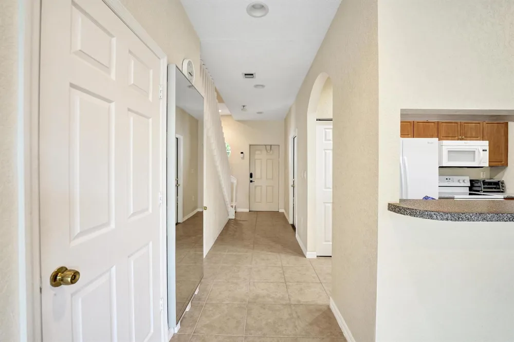 852 NW 9TH STREET Hallandale Beach, FL 33009