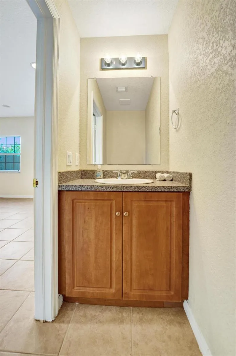 852 NW 9TH STREET Hallandale Beach, FL 33009