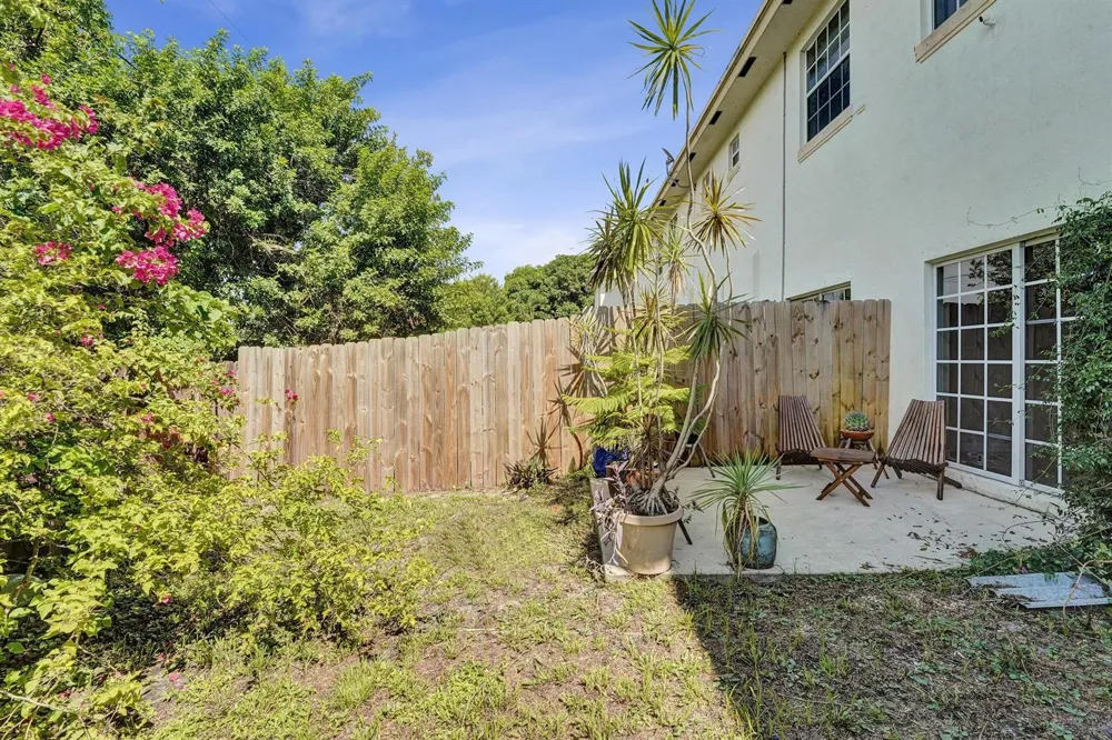 852 NW 9TH STREET Hallandale Beach, FL 33009
