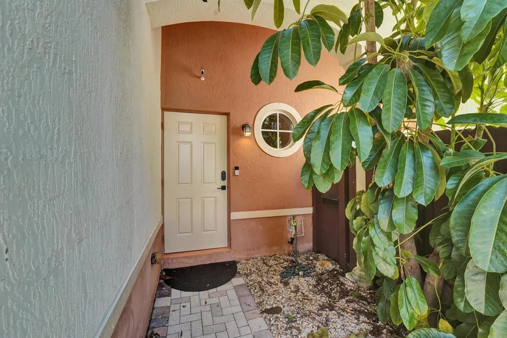 852 NW 9TH STREET Hallandale Beach, FL 33009