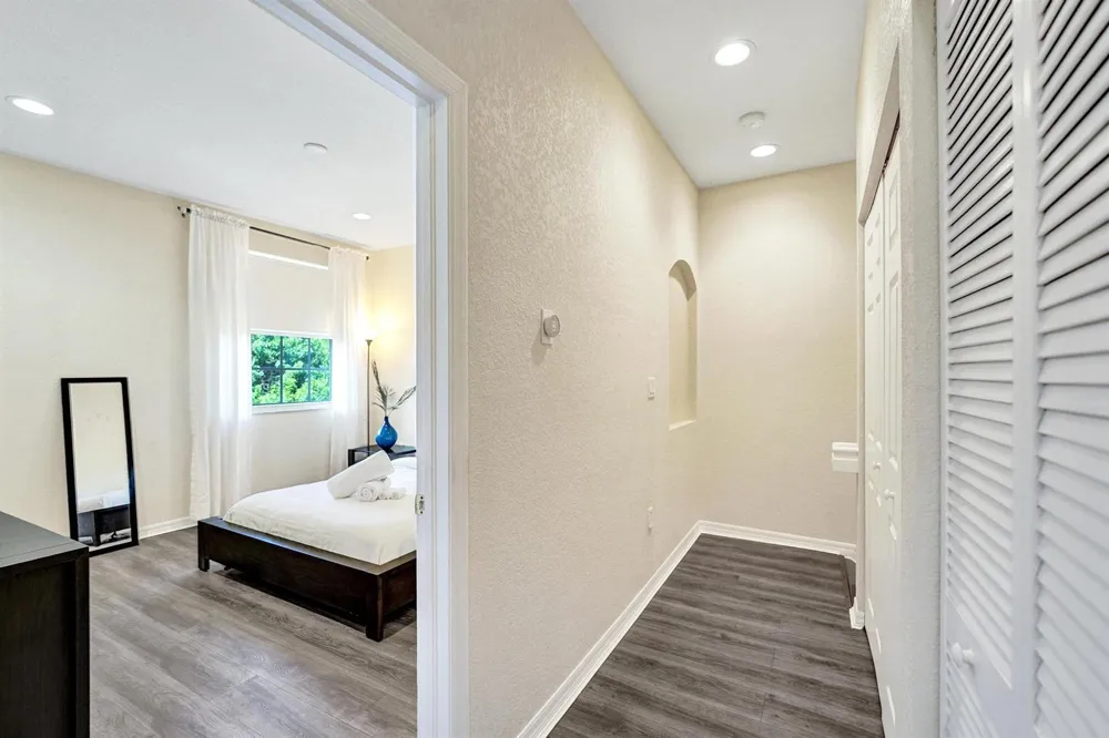 852 NW 9TH STREET Hallandale Beach, FL 33009