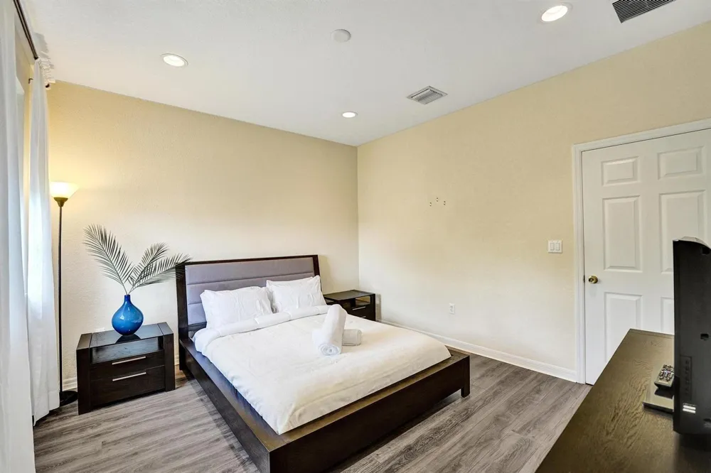 852 NW 9TH STREET Hallandale Beach, FL 33009