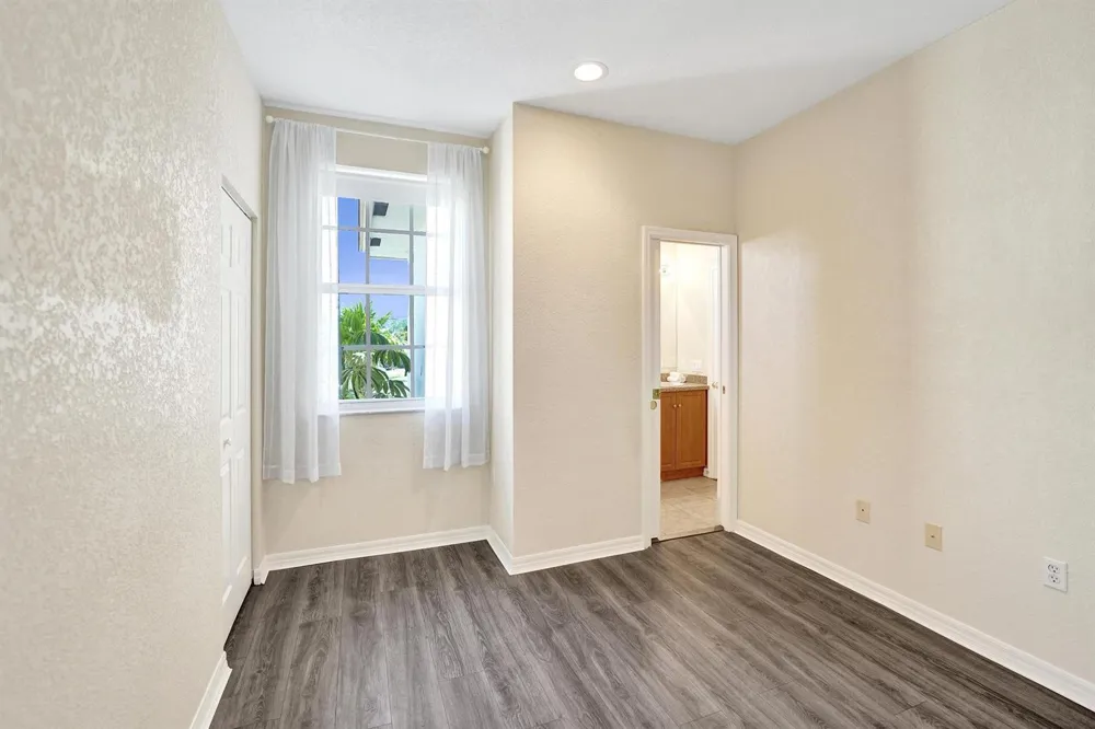 852 NW 9TH STREET Hallandale Beach, FL 33009