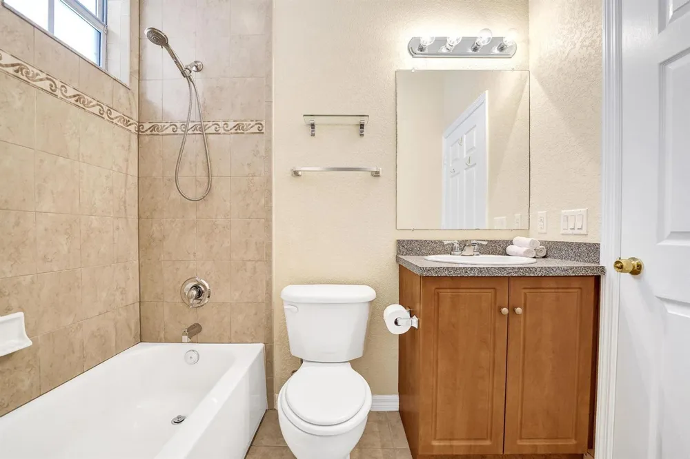 852 NW 9TH STREET Hallandale Beach, FL 33009