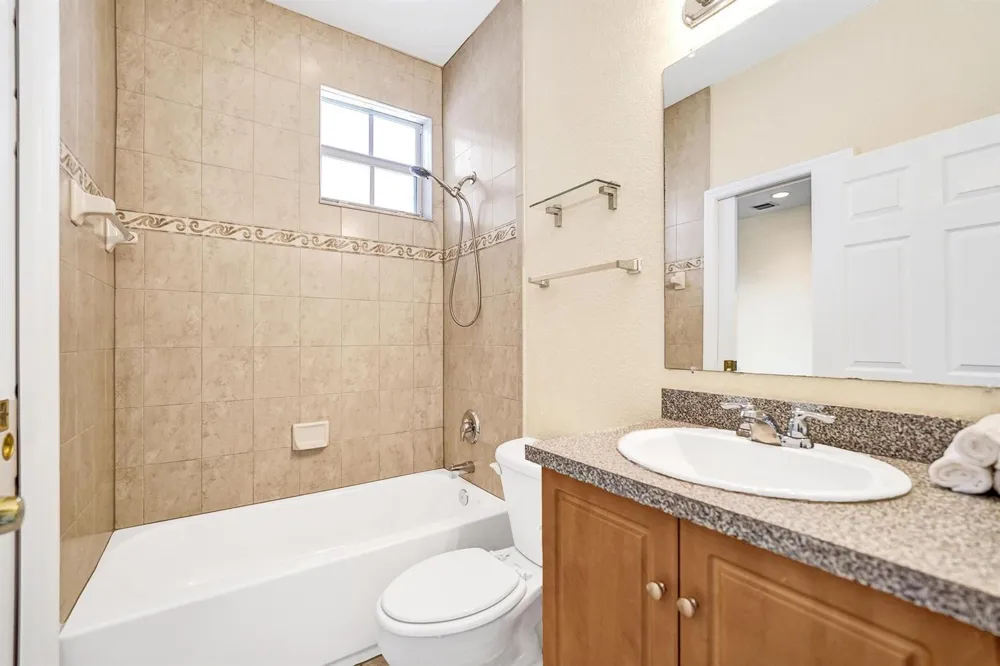 852 NW 9TH STREET Hallandale Beach, FL 33009