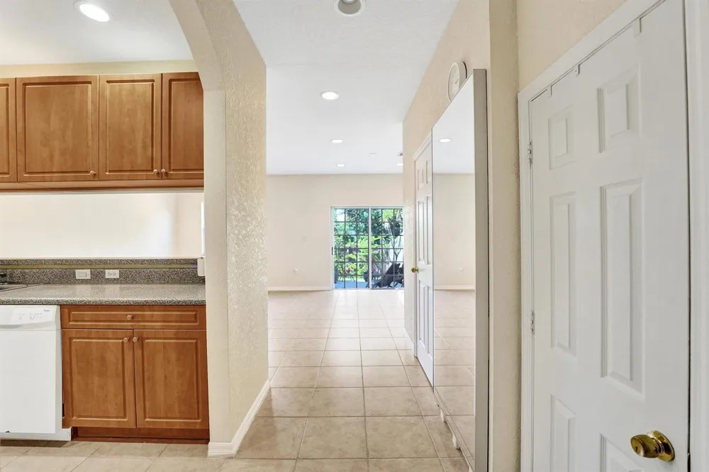 852 NW 9TH STREET Hallandale Beach, FL 33009