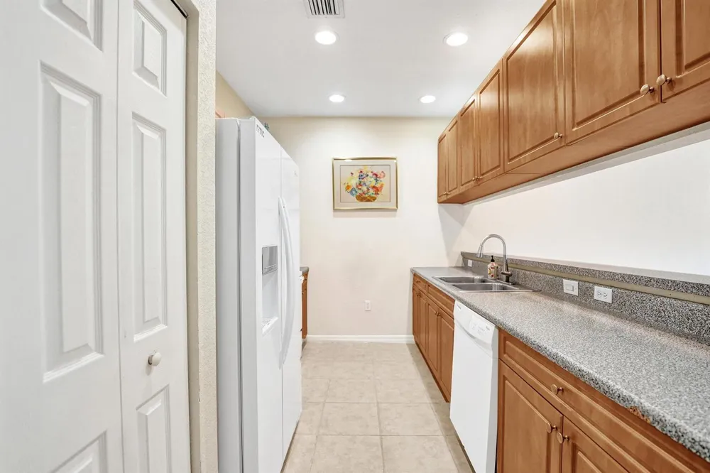 852 NW 9TH STREET Hallandale Beach, FL 33009