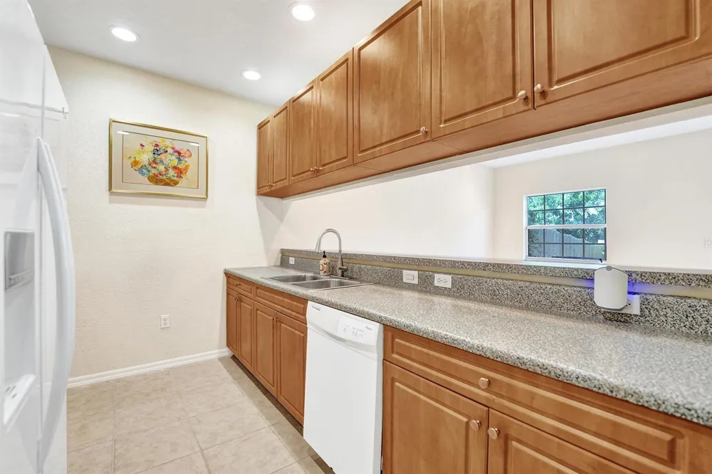852 NW 9TH STREET Hallandale Beach, FL 33009