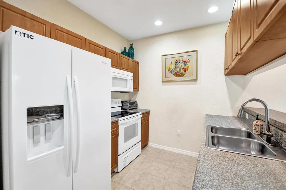 852 NW 9TH STREET Hallandale Beach, FL 33009