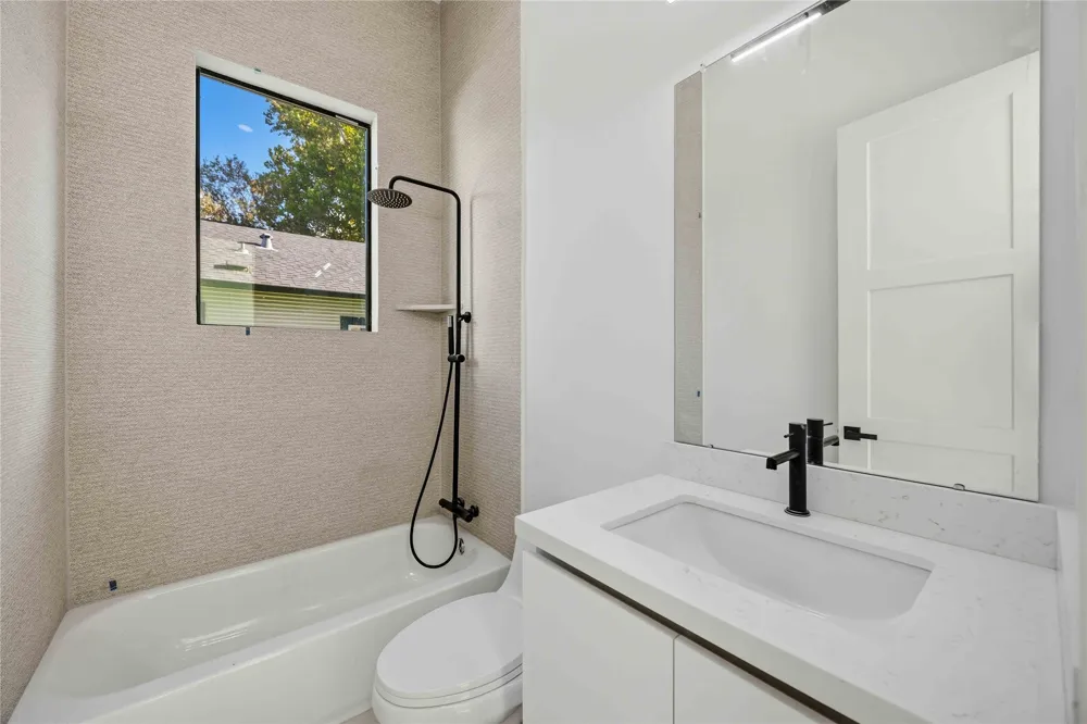 513 Archer Street Houston, TX 77009