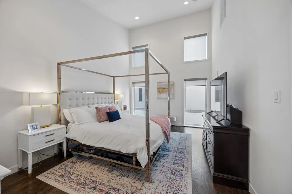 4935 Flitwick Court Dallas, TX 75204