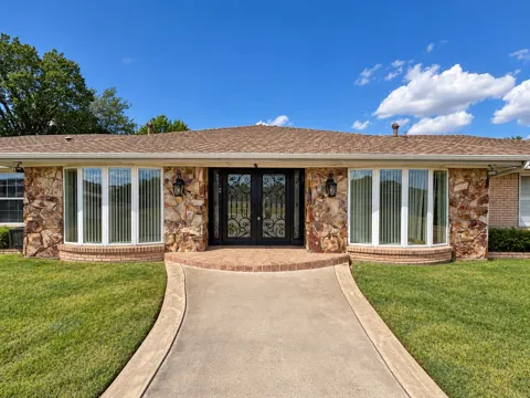 6545 Lyndon B Johnson Freeway
