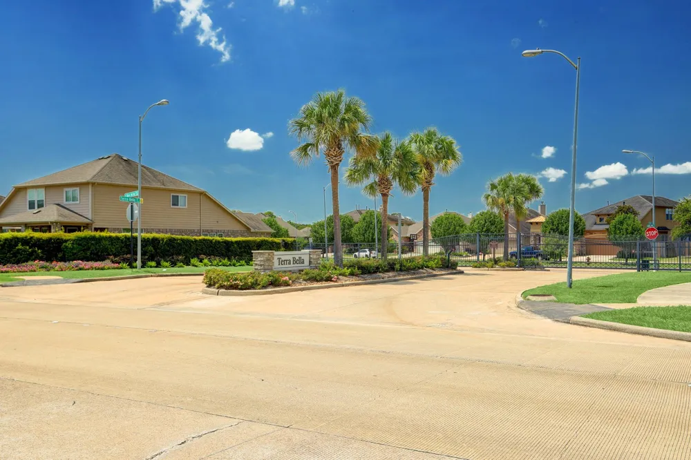 3541 Firenze Drive Friendswood, TX 77546