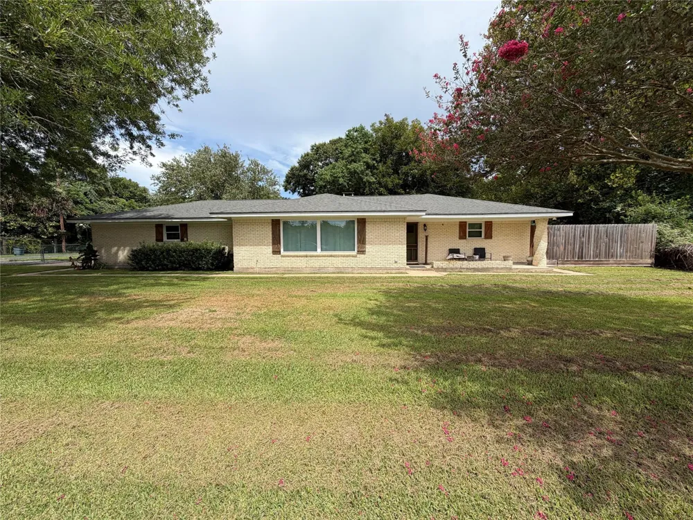 2004 9th Street High Island, TX 77623