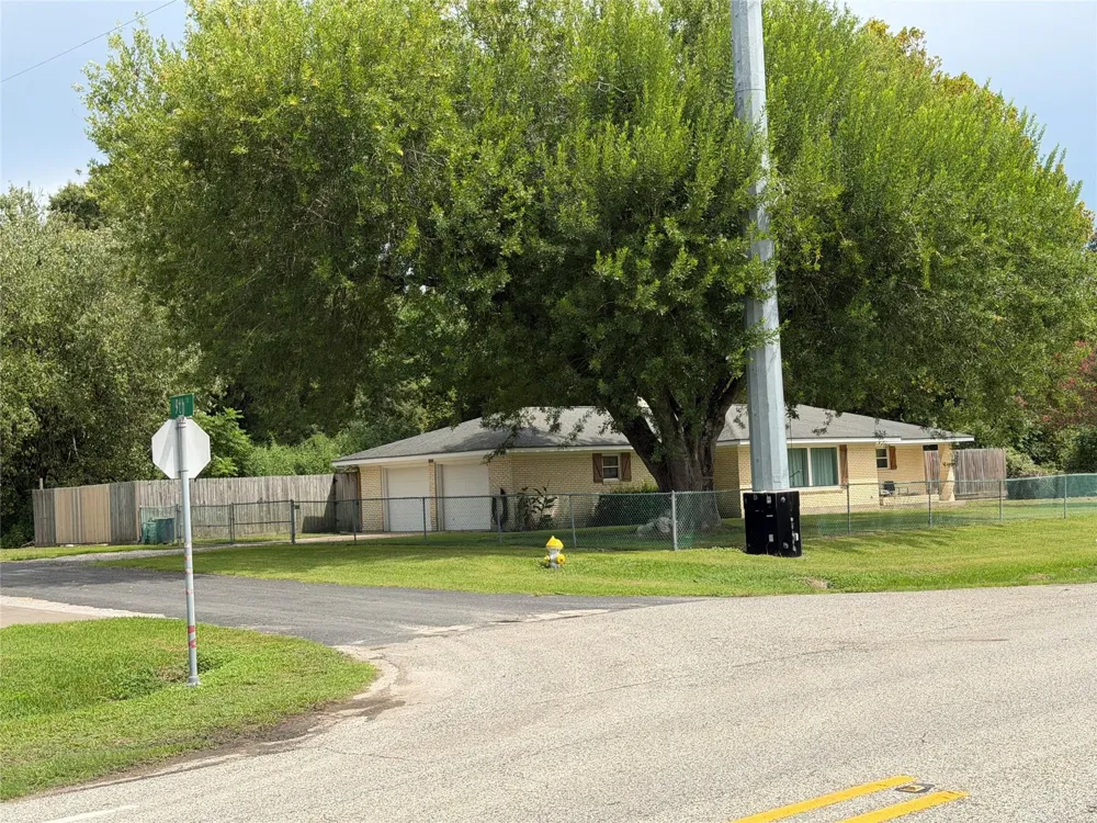 2004 9th Street High Island, TX 77623
