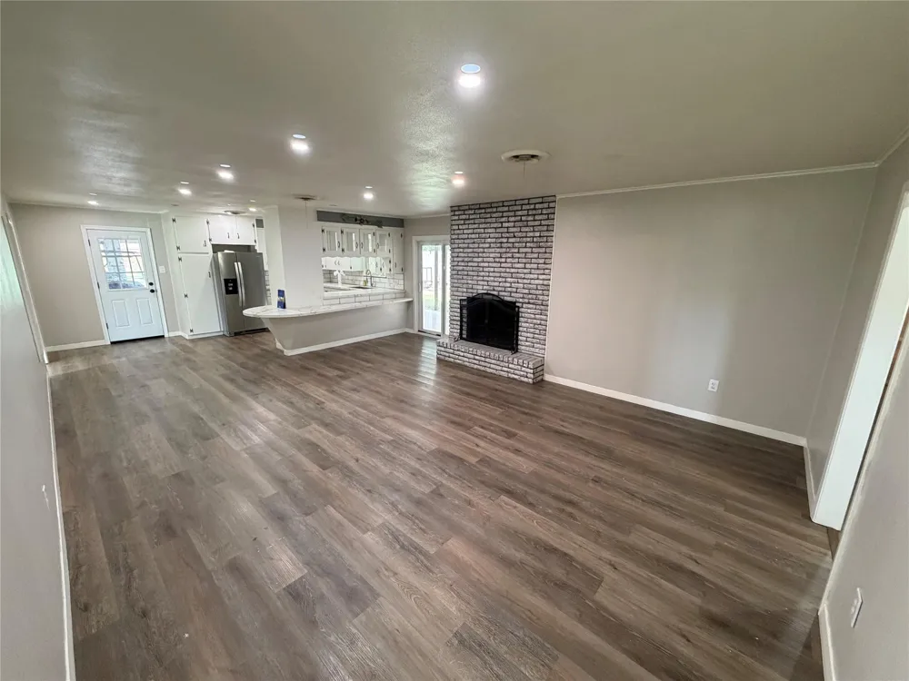 2004 9th Street High Island, TX 77623