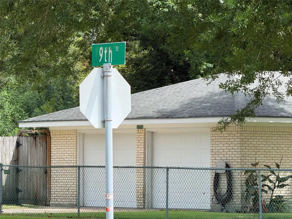 2004 9th Street High Island, TX 77623