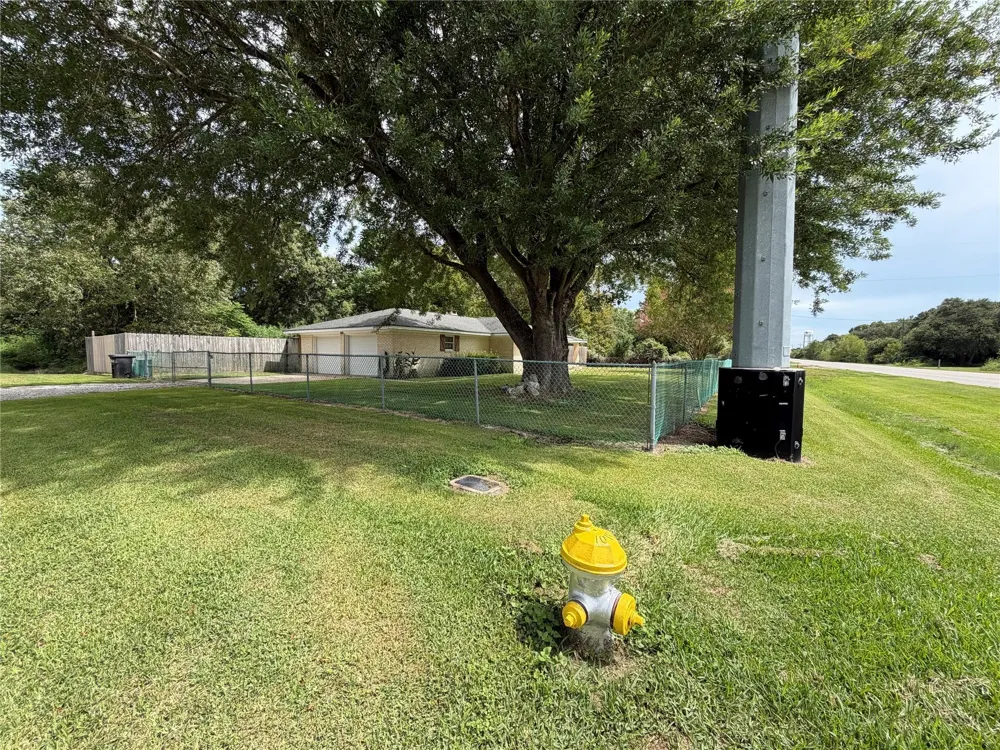 2004 9th Street High Island, TX 77623