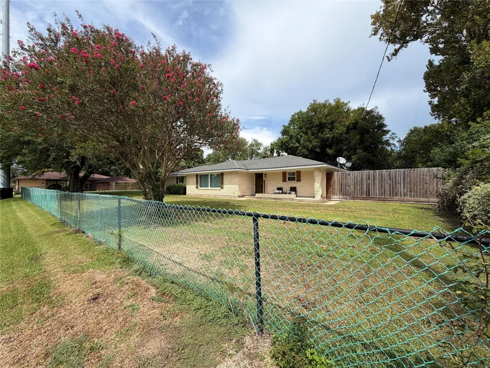 2004 9th Street High Island, TX 77623