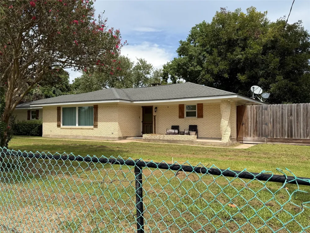 2004 9th Street High Island, TX 77623