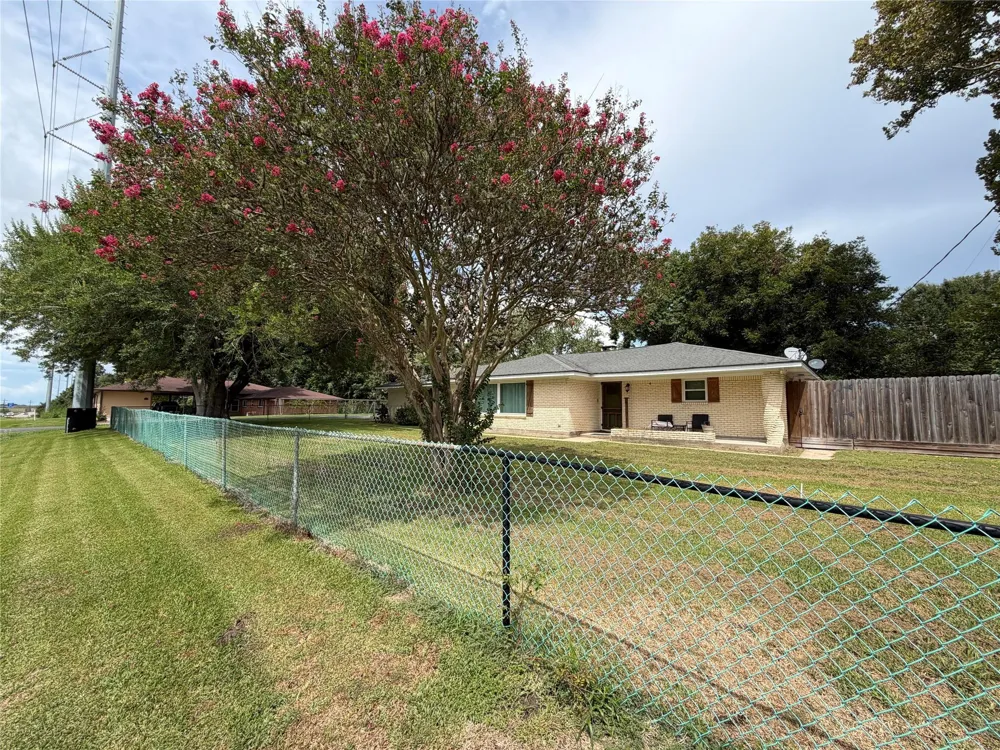 2004 9th Street High Island, TX 77623