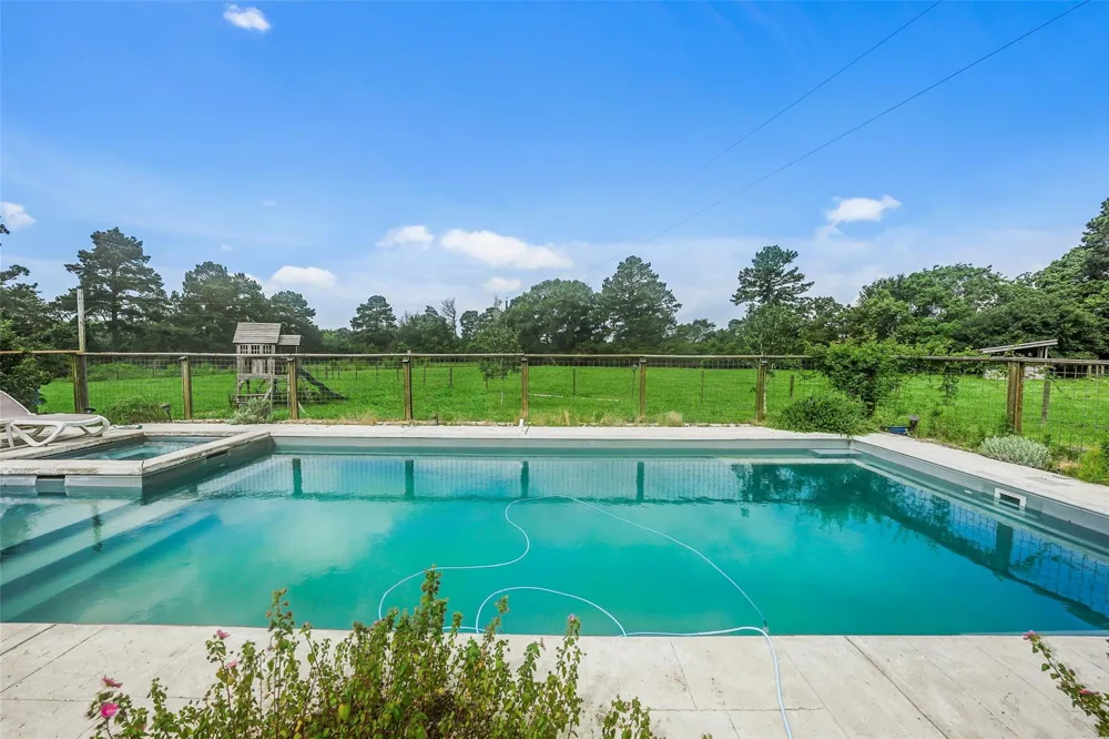 26534 Mitchel Road Hempstead, TX 77445