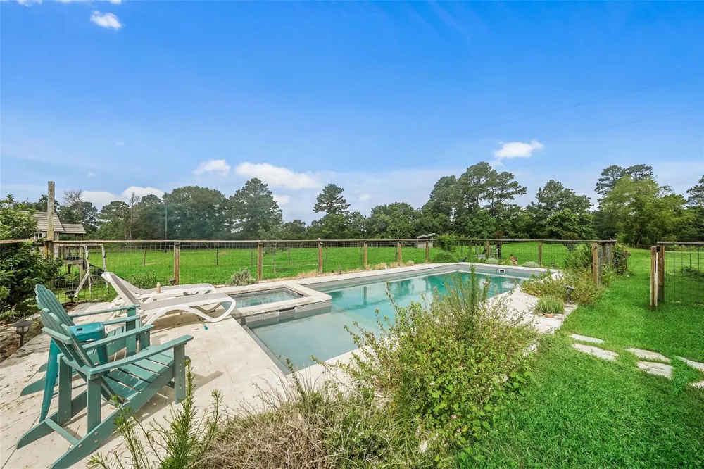 26534 Mitchel Road Hempstead, TX 77445