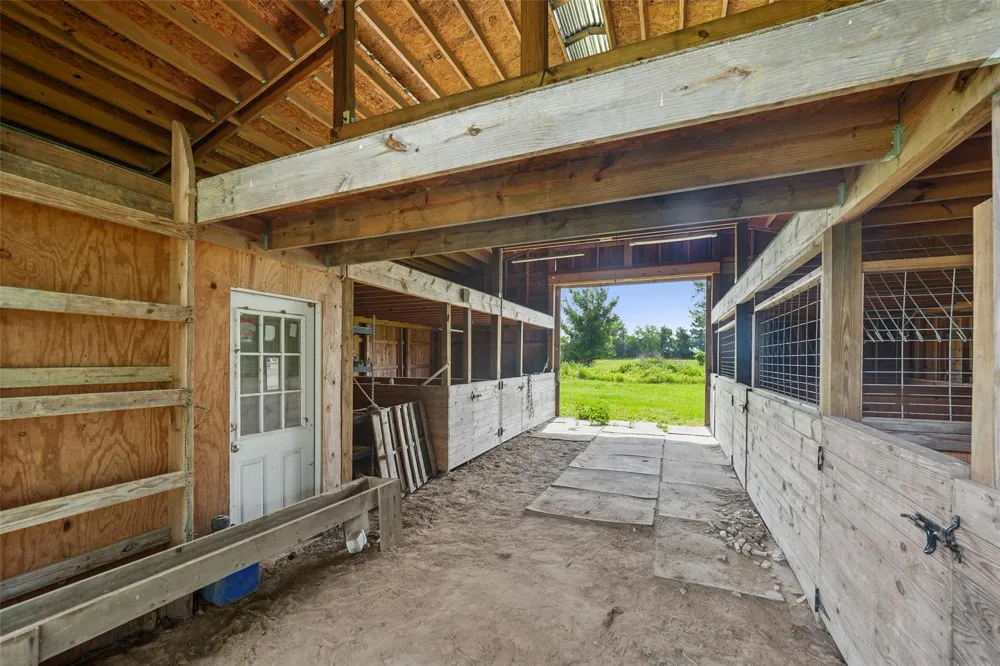 26534 Mitchel Road Hempstead, TX 77445