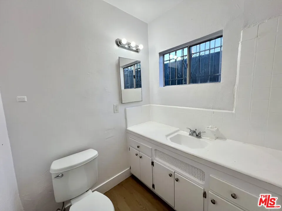7014 S Western Avenue #2 Los Angeles, CA 90047