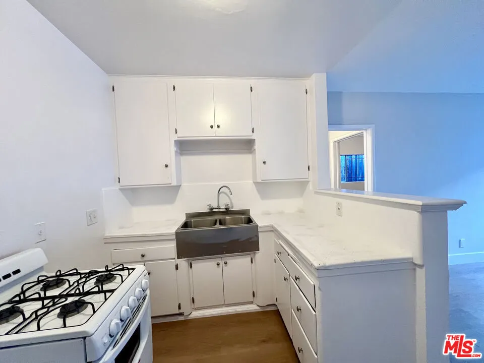 7014 S Western Avenue #2 Los Angeles, CA 90047
