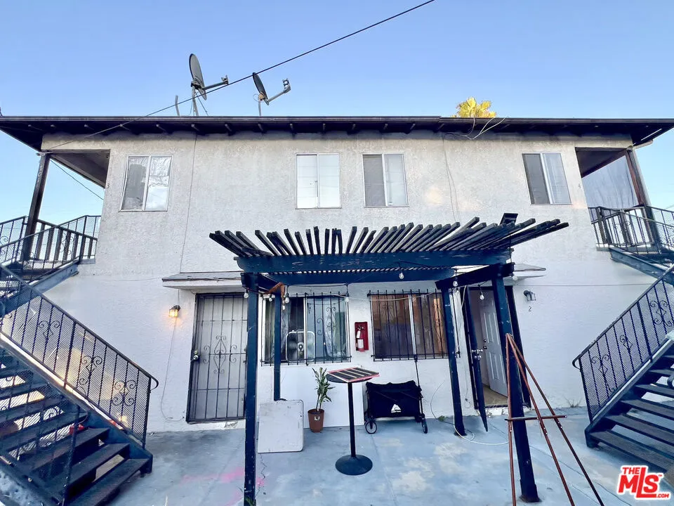 7014 S Western Avenue #2 Los Angeles, CA 90047