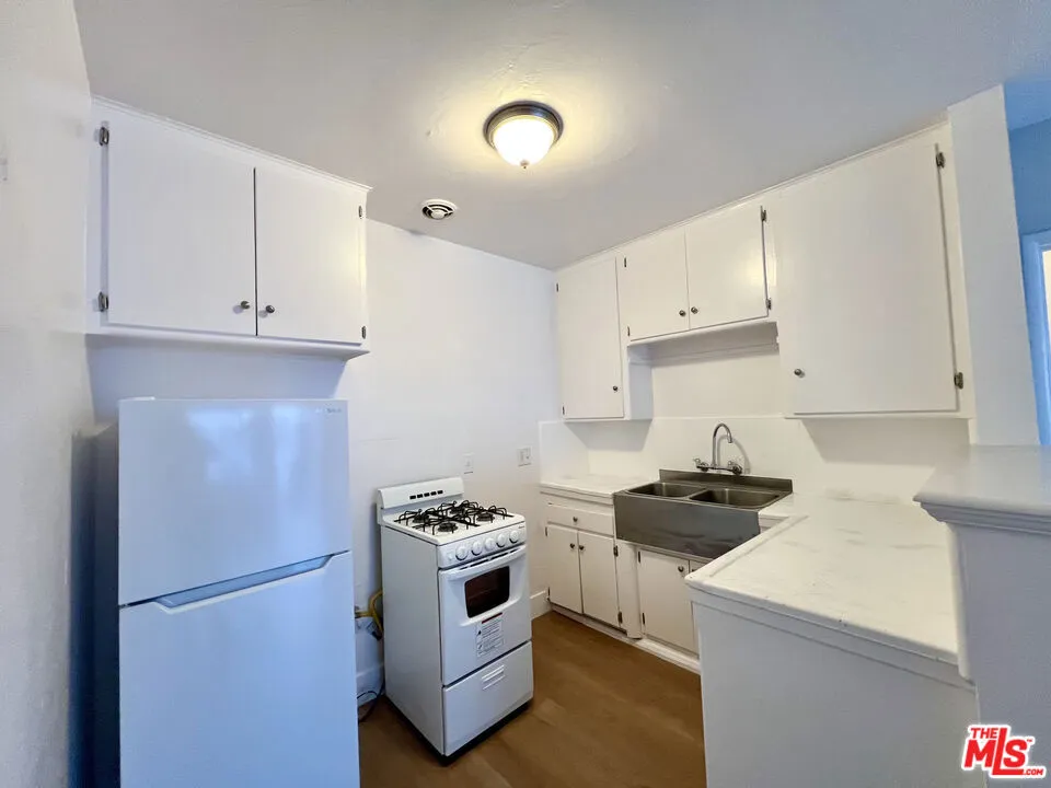 7014 S Western Avenue #2 Los Angeles, CA 90047