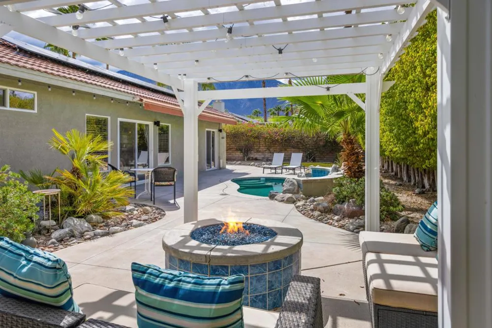 664 E Lily Street Palm Springs, CA 92262