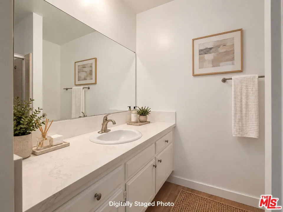 5625 Windsor Way #117 Culver City, CA 90230