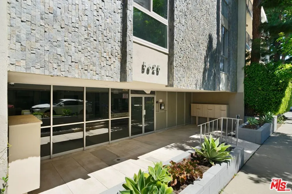 5625 Windsor Way #117 Culver City, CA 90230