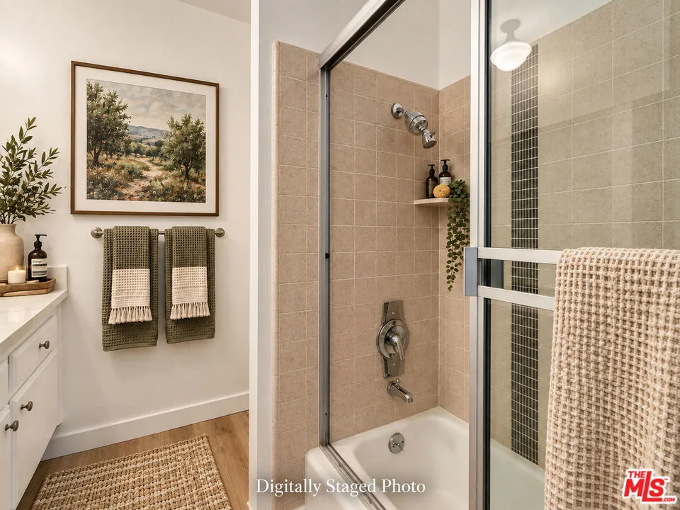 5625 Windsor Way #117 Culver City, CA 90230