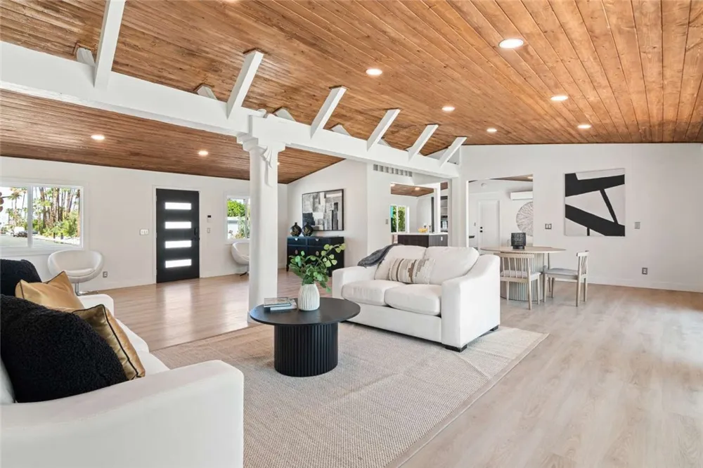 1065 E Sunny Dunes Road Palm Springs, CA 92264