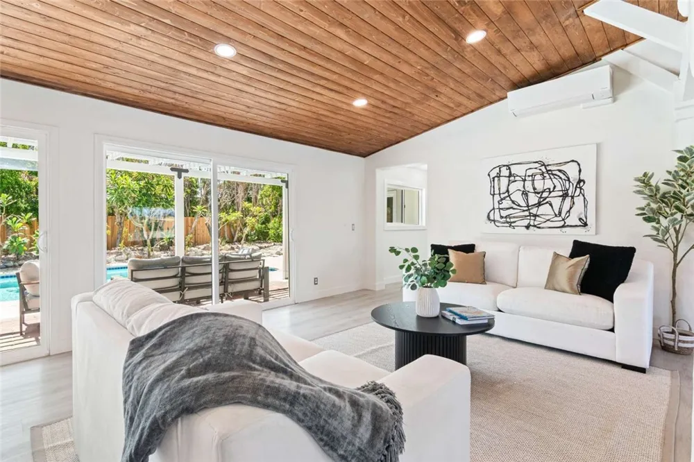 1065 E Sunny Dunes Road Palm Springs, CA 92264