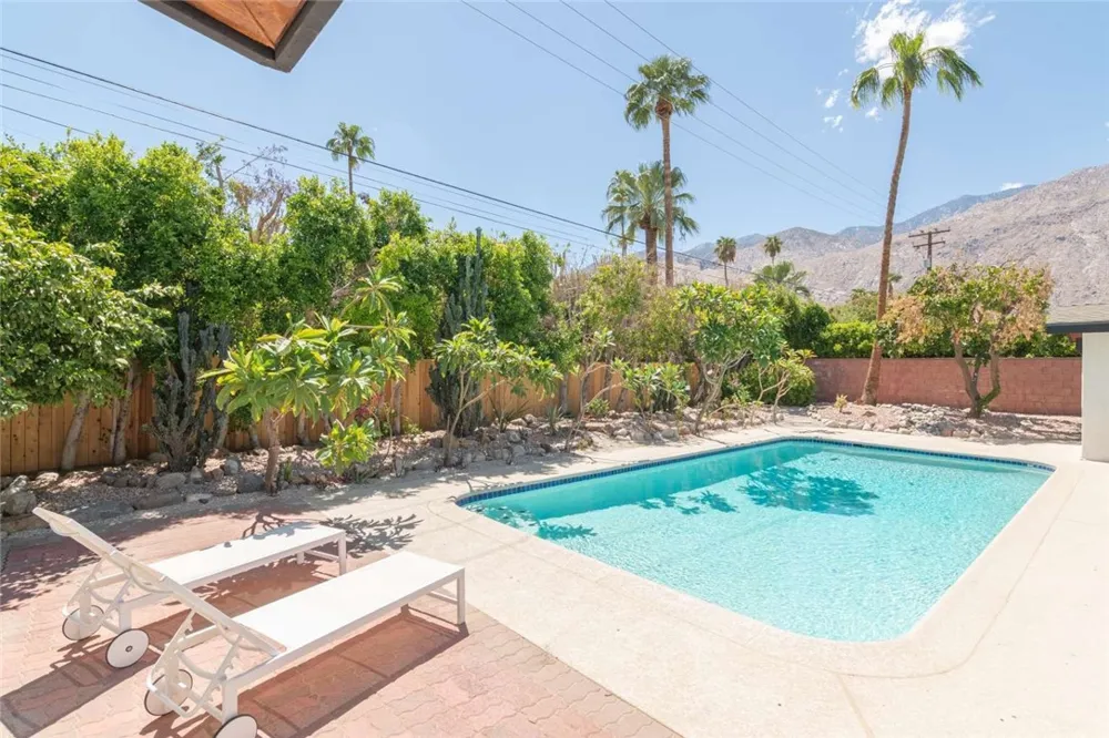 1065 E Sunny Dunes Road Palm Springs, CA 92264