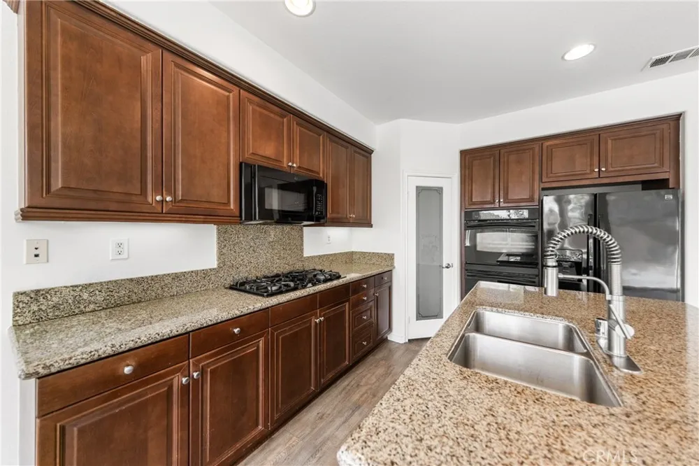 14351 Pointer Loop Eastvale, CA 92880