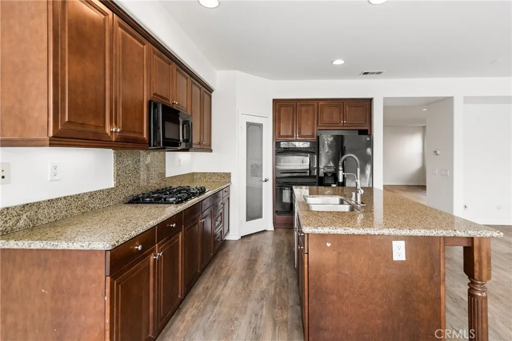 14351 Pointer Loop Eastvale, CA 92880