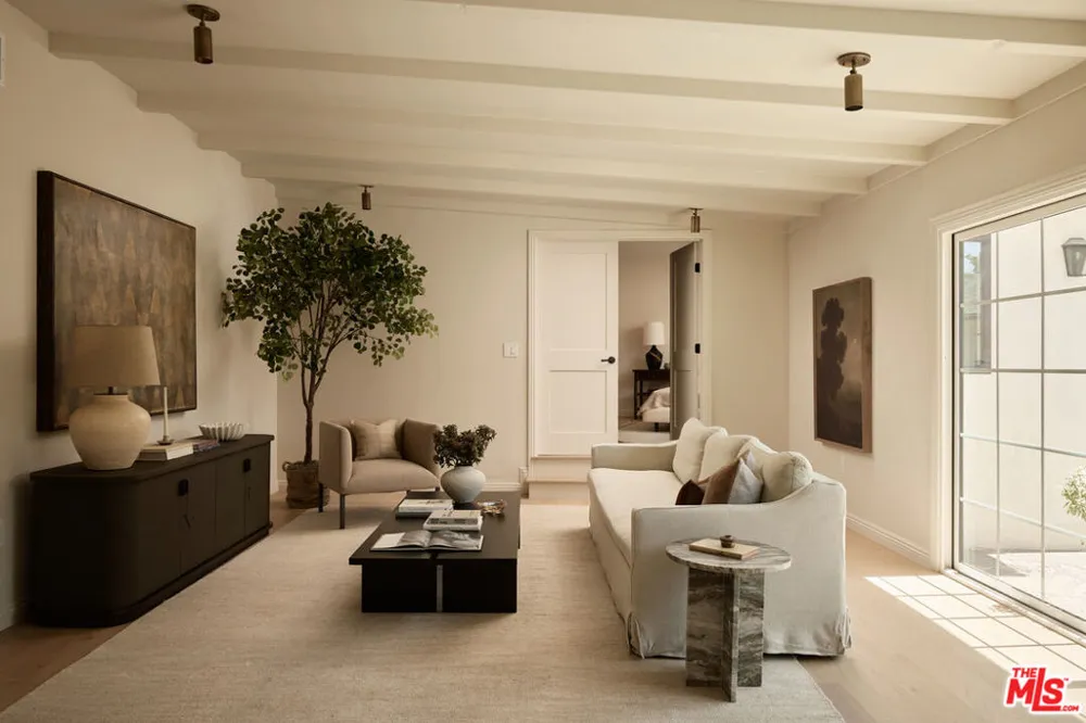 11332 Chenault Street Los Angeles, CA 90049
