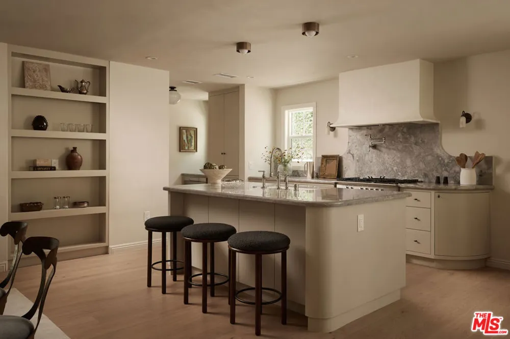 11332 Chenault Street Los Angeles, CA 90049