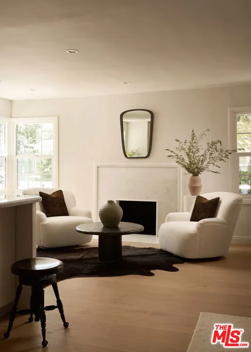11332 Chenault Street Los Angeles, CA 90049