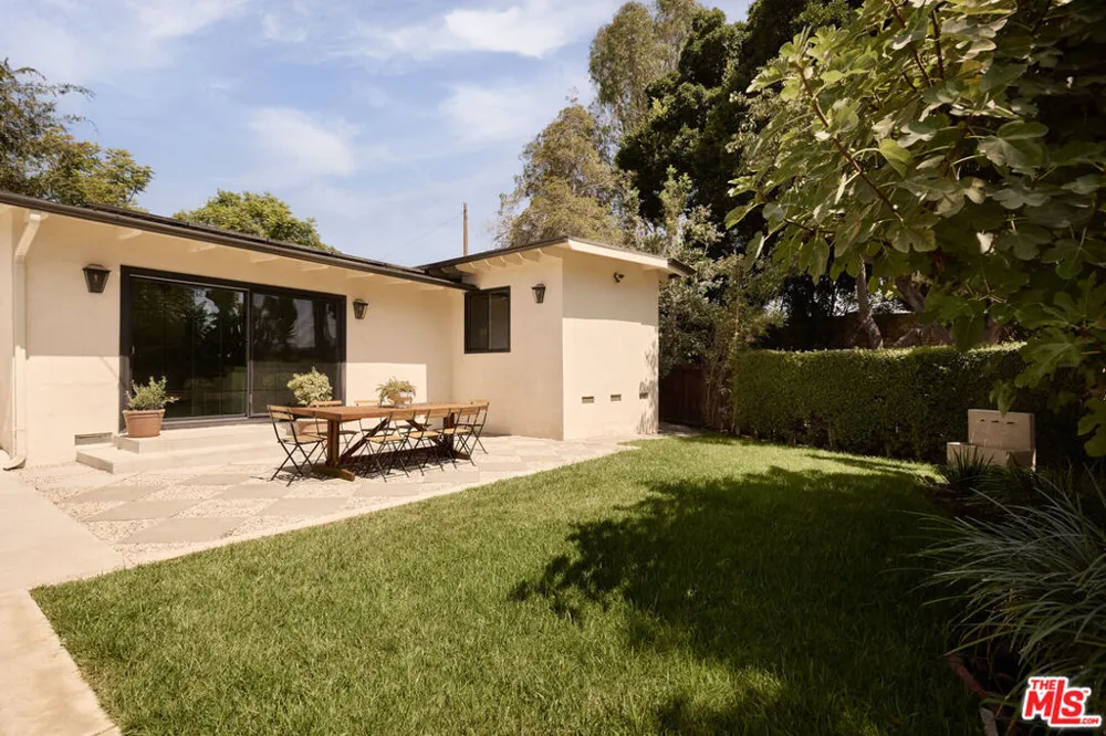 11332 Chenault Street Los Angeles, CA 90049