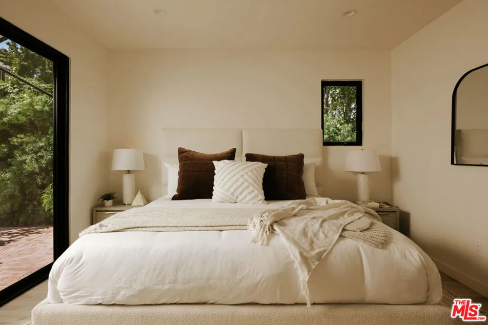 129 Almont Drive Los Angeles, CA 90048